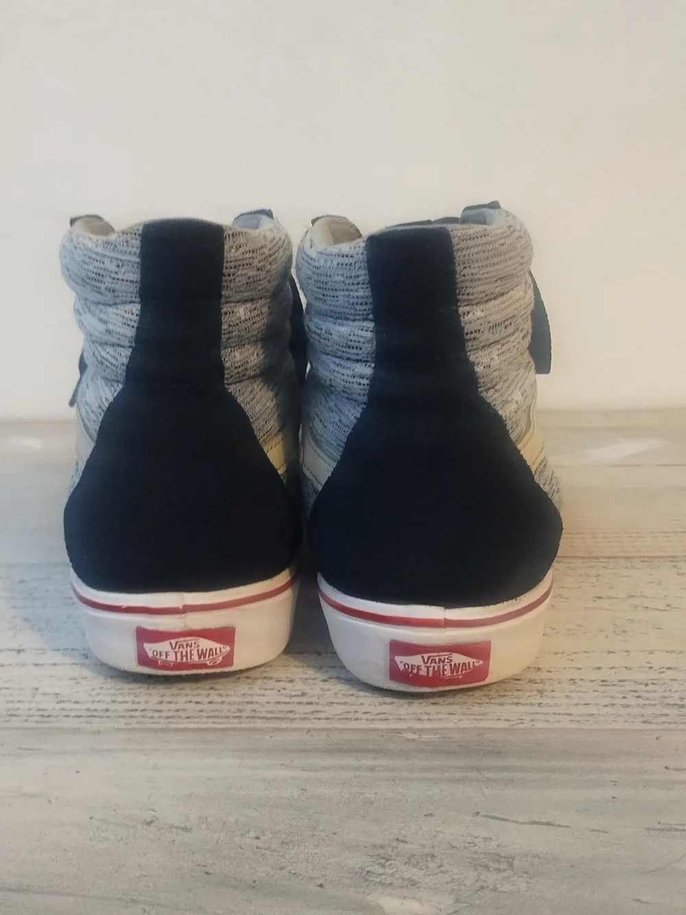 Vans Sk8-Hi Reissue  mens size 10 some scratches open to offers